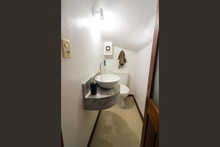 Casa de condomínio à venda com 110m², 2 quartos e 2 vagasLavabo