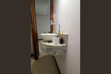 Casa de condomínio à venda com 110m², 2 quartos e 2 vagasLavabo