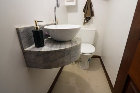 Casa de condomínio à venda com 110m², 2 quartos e 2 vagasLavabo