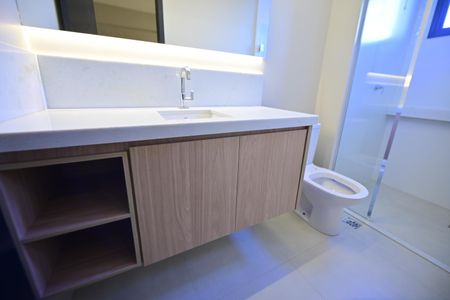 Apartamento para alugar com 75m², 2 quartos e 1 vaga Apartamento para alugar com 75m², 2 quartos e 1 vagaBanheiro 1
