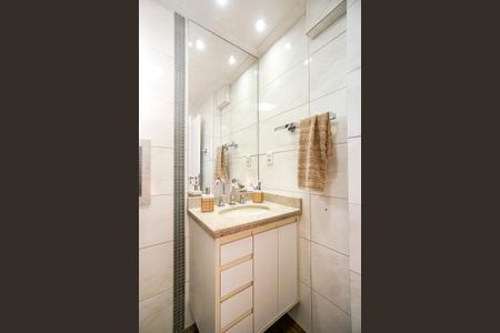 Apartamento à venda com 88m², 2 quartos e 2 vagasBanheiro da suíte