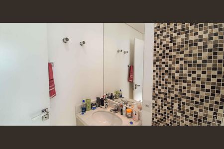 Apartamento à venda com 74m², 2 quartos e 2 vagas Apartamento à venda com 74m², 2 quartos e 2 vagasBanheiro da Suíte