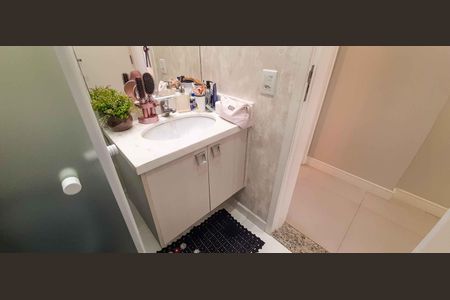 Apartamento à venda com 74m², 2 quartos e 2 vagas Apartamento à venda com 74m², 2 quartos e 2 vagasBanheiro Social