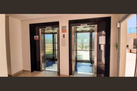 Apartamento à venda com 74m², 2 quartos e 2 vagas Apartamento à venda com 74m², 2 quartos e 2 vagasElevadores
