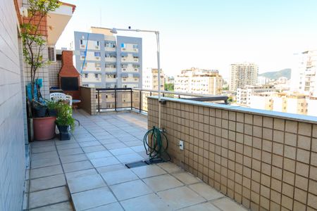 Apartamento à venda com 205m², 3 quartos e 3 vagas Apartamento à venda com 205m², 3 quartos e 3 vagasVaranda da Cobertura