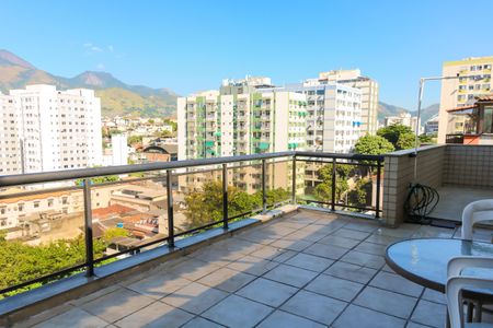 Apartamento à venda com 205m², 3 quartos e 3 vagas Apartamento à venda com 205m², 3 quartos e 3 vagasVaranda da Cobertura