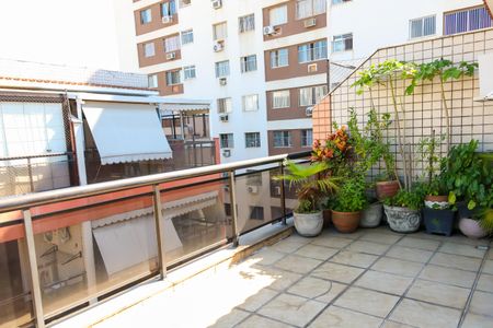 Apartamento à venda com 205m², 3 quartos e 3 vagas Apartamento à venda com 205m², 3 quartos e 3 vagasVaranda da Cobertura