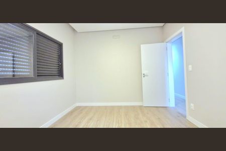 Casa de condomínio à venda com 246m², 4 quartos e 2 vagas Casa de condomínio à venda com 246m², 4 quartos e 2 vagasSuíte 1