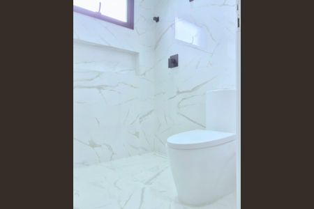 Casa de condomínio à venda com 246m², 4 quartos e 2 vagas Casa de condomínio à venda com 246m², 4 quartos e 2 vagasBanheiro da Suíte 1