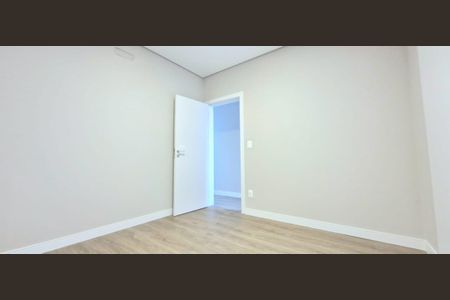 Casa de condomínio à venda com 246m², 4 quartos e 2 vagas Casa de condomínio à venda com 246m², 4 quartos e 2 vagasSuíte 1