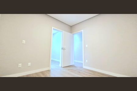 Casa de condomínio à venda com 246m², 4 quartos e 2 vagas Casa de condomínio à venda com 246m², 4 quartos e 2 vagasSuíte 2