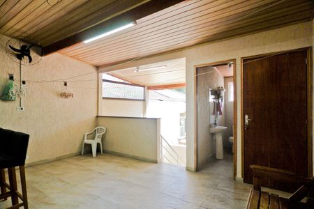 Casa à venda com 157m², 3 quartos e 2 vagas Casa à venda com 157m², 3 quartos e 2 vagasÁrea externa