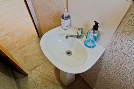 Casa à venda com 157m², 3 quartos e 2 vagas Casa à venda com 157m², 3 quartos e 2 vagasBanheiro de Serviço