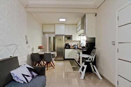 Casa à venda com 157m², 3 quartos e 2 vagas Casa à venda com 157m², 3 quartos e 2 vagasSala