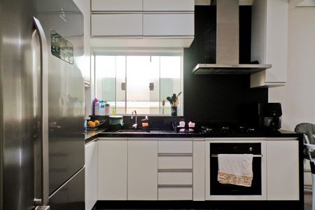 Casa à venda com 157m², 3 quartos e 2 vagas Casa à venda com 157m², 3 quartos e 2 vagasCozinha