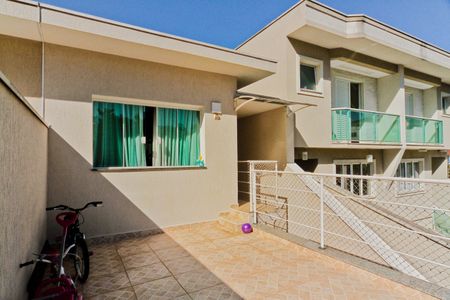 Casa à venda com 157m², 3 quartos e 2 vagas Casa à venda com 157m², 3 quartos e 2 vagasÁrea externa