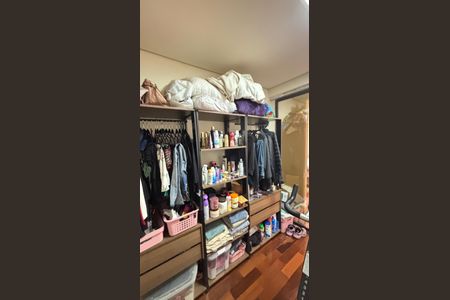 Apartamento à venda com 140m², 3 quartos e 2 vagas Apartamento à venda com 140m², 3 quartos e 2 vagasCloset da Suíte