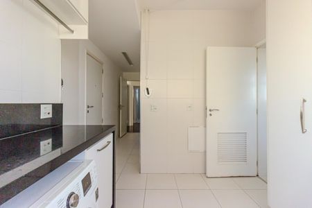 Apartamento à venda com 220m², 4 quartos e 4 vagas Apartamento à venda com 220m², 4 quartos e 4 vagasÁrea de Serviço