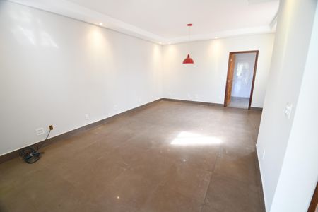 Casa à venda com 234m², 4 quartos e 3 vagasSala 2