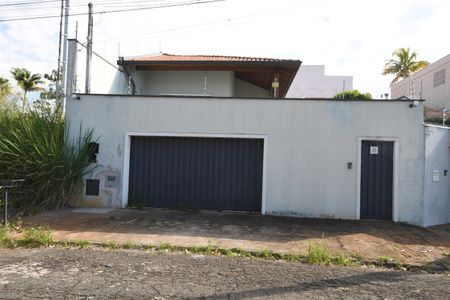 Casa à venda com 234m², 4 quartos e 3 vagasFachada
