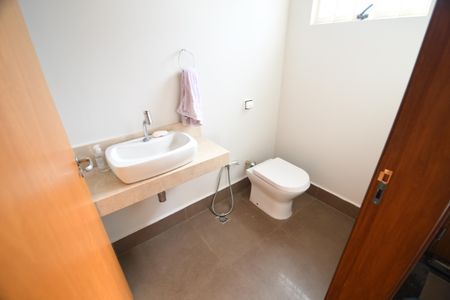 Casa à venda com 234m², 4 quartos e 3 vagasLavabo