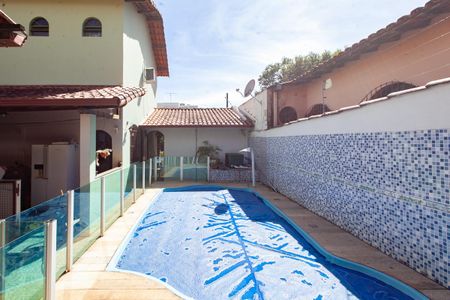 Casa à venda com 360m², 5 quartos e 2 vagasPiscina