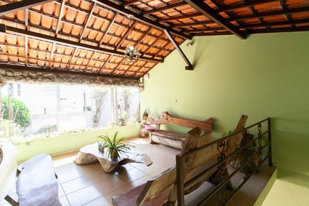 Casa à venda com 360m², 5 quartos e 2 vagasVaranda