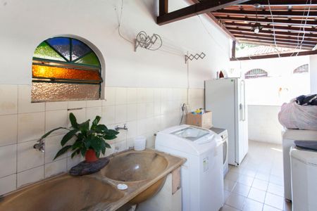 Casa à venda com 360m², 5 quartos e 2 vagasÁrea de Serviço