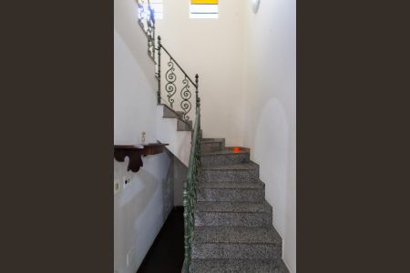 Casa à venda com 360m², 5 quartos e 2 vagasEscada