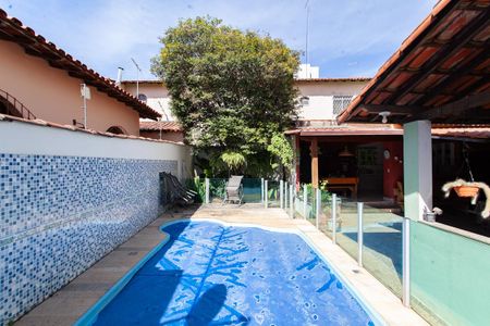 Casa à venda com 360m², 5 quartos e 2 vagasPiscina
