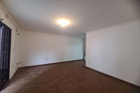 Casa à venda com 107m², 2 quartos e 2 vagasSuite