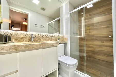 Apartamento à venda com 76m², 2 quartos e 2 vagas Apartamento à venda com 76m², 2 quartos e 2 vagasBanheiro da Suíte