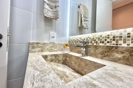 Apartamento à venda com 76m², 2 quartos e 2 vagas Apartamento à venda com 76m², 2 quartos e 2 vagasBanheiro Corredor