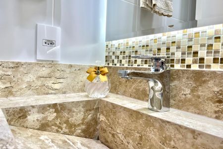 Apartamento à venda com 76m², 2 quartos e 2 vagas Apartamento à venda com 76m², 2 quartos e 2 vagasBanheiro Corredor