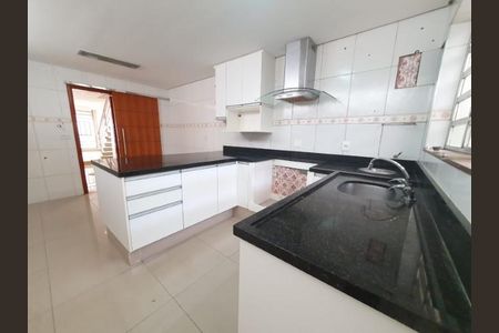 Casa à venda com 125m², 2 quartos e 2 vagas