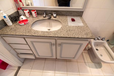 Apartamento à venda com 249m², 4 quartos e 4 vagas Apartamento à venda com 249m², 4 quartos e 4 vagasBanheiro da Suíte 2