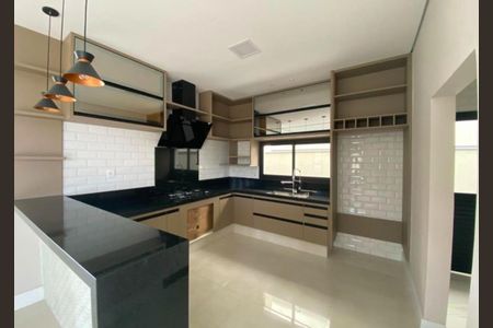 Casa de condomínio à venda com 282m², 4 quartos e 4 vagas Casa de condomínio à venda com 282m², 4 quartos e 4 vagasFoto 01