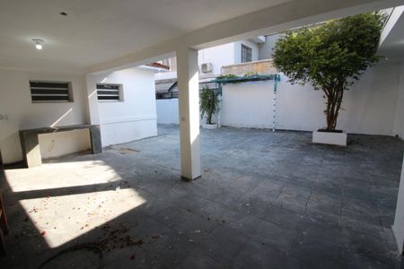 Casa à venda com 300m², 2 quartos e 5 vagasQuintal