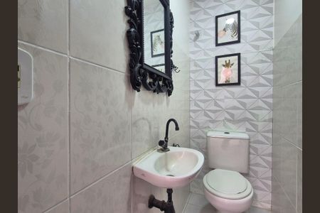 Casa de condomínio à venda com 146m², 3 quartos e 1 vagaLavabo