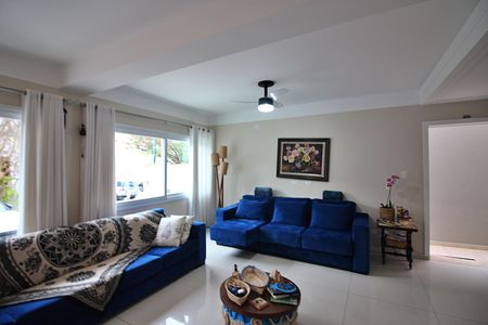 Casa à venda com 200m², 3 quartos e 2 vagasSala