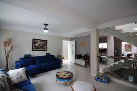 Casa à venda com 200m², 3 quartos e 2 vagasSala