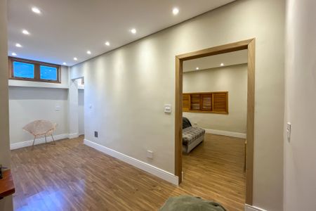 Casa à venda com 230m², 5 quartos e 3 vagas Casa à venda com 230m², 5 quartos e 3 vagasCloset