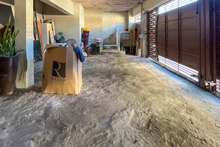 Casa à venda com 230m², 5 quartos e 3 vagas Casa à venda com 230m², 5 quartos e 3 vagasGaragem