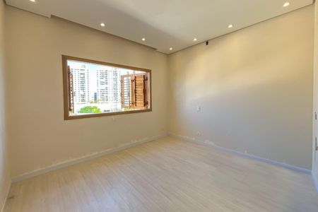 Casa à venda com 230m², 5 quartos e 3 vagas Casa à venda com 230m², 5 quartos e 3 vagasQuarto 2