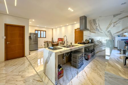 Casa à venda com 230m², 5 quartos e 3 vagas Casa à venda com 230m², 5 quartos e 3 vagasCozinha 1