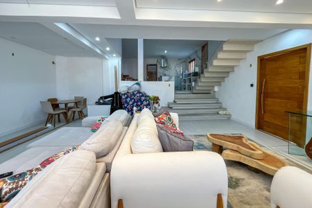 Casa à venda com 230m², 5 quartos e 3 vagas Casa à venda com 230m², 5 quartos e 3 vagasSala 1