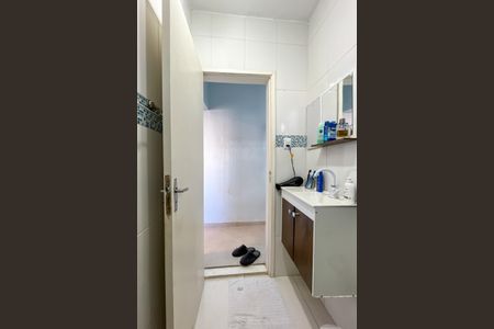 Casa à venda com 230m², 5 quartos e 3 vagas Casa à venda com 230m², 5 quartos e 3 vagasBanheiro 4