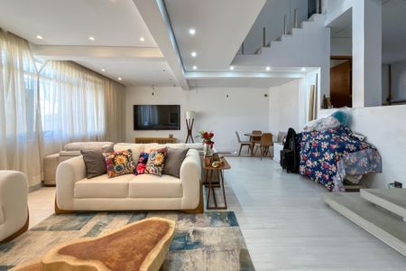 Casa à venda com 230m², 5 quartos e 3 vagas Casa à venda com 230m², 5 quartos e 3 vagasSala 1