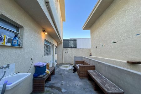 Casa à venda com 230m², 5 quartos e 3 vagas Casa à venda com 230m², 5 quartos e 3 vagasQuintal