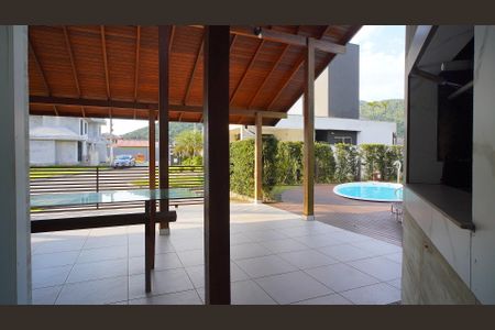 Casa de condomínio para alugar com 359m², 3 quartos e 2 vagasChurrasqueira